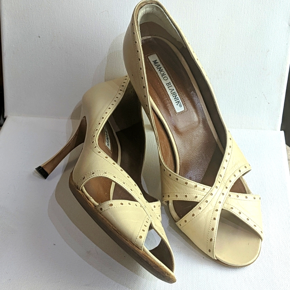 Manolo Blahnik Leather peep toe